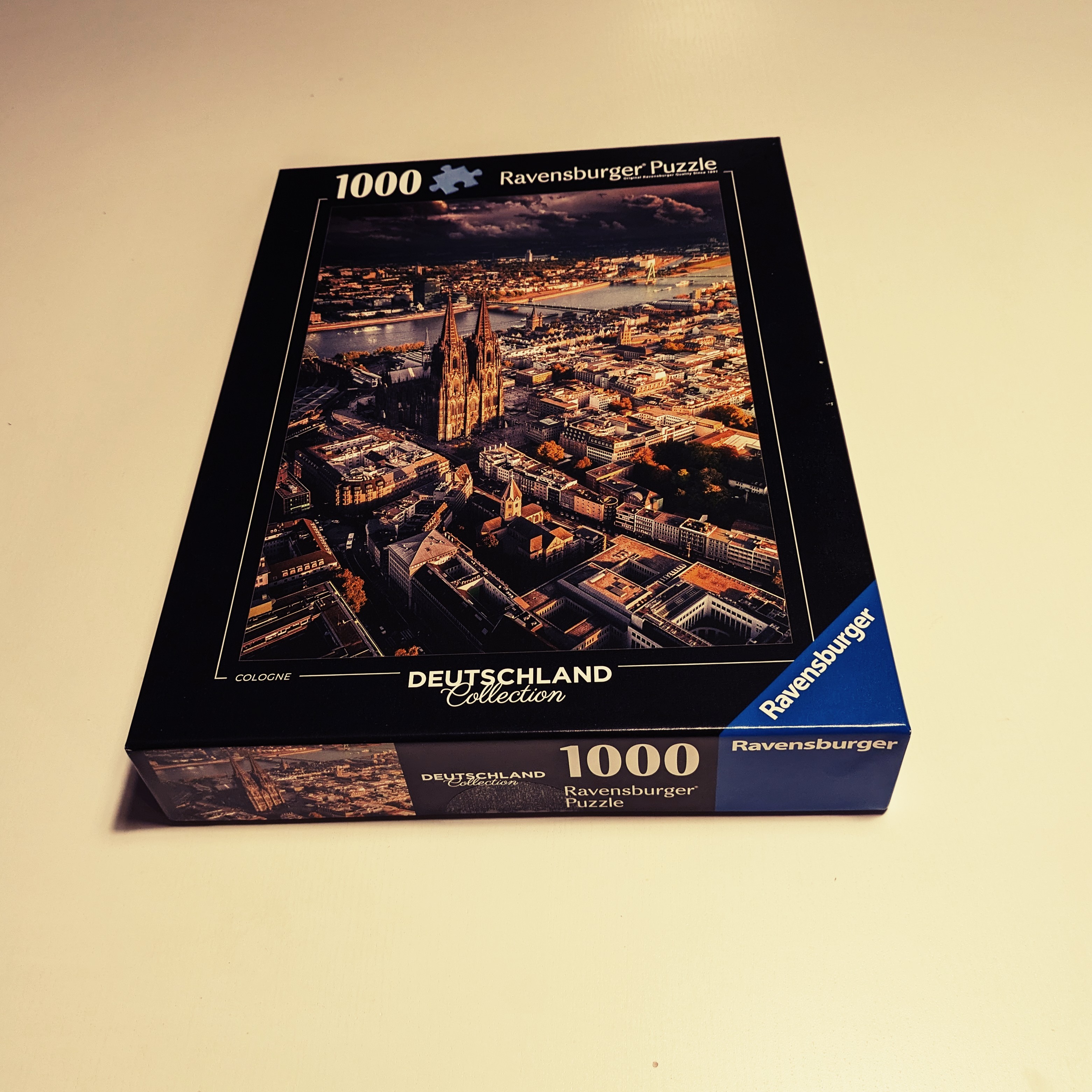 Puzzlekarton. Motiv: der Kölner Dom