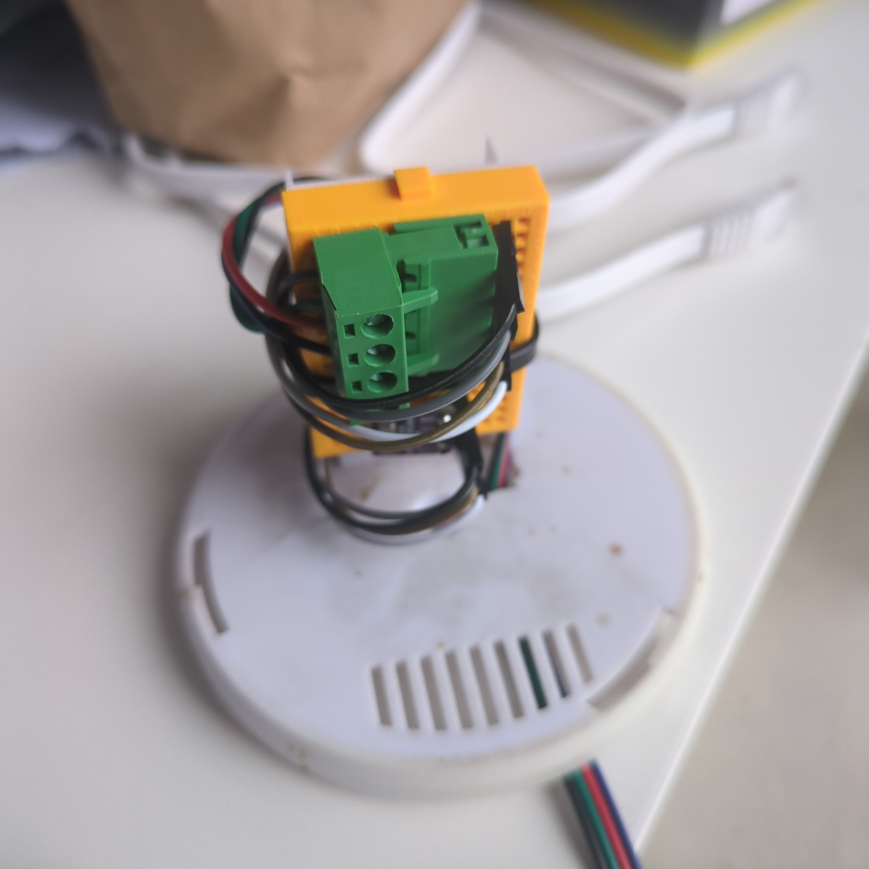 BME280 auf einem Breadboard im Fuß des Außengehäuses